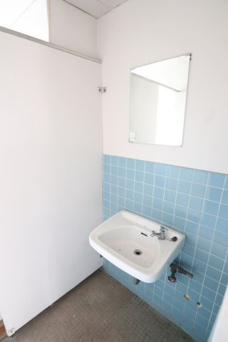 スペランザ泉ビルの洗面所