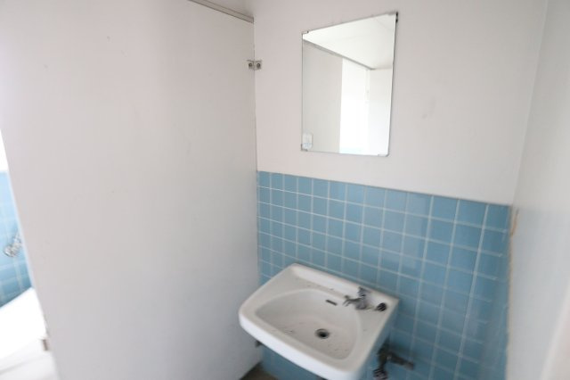 スペランザ泉ビルの洗面所