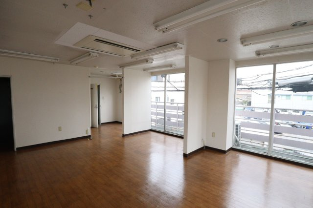 スペランザ泉ビルの内装