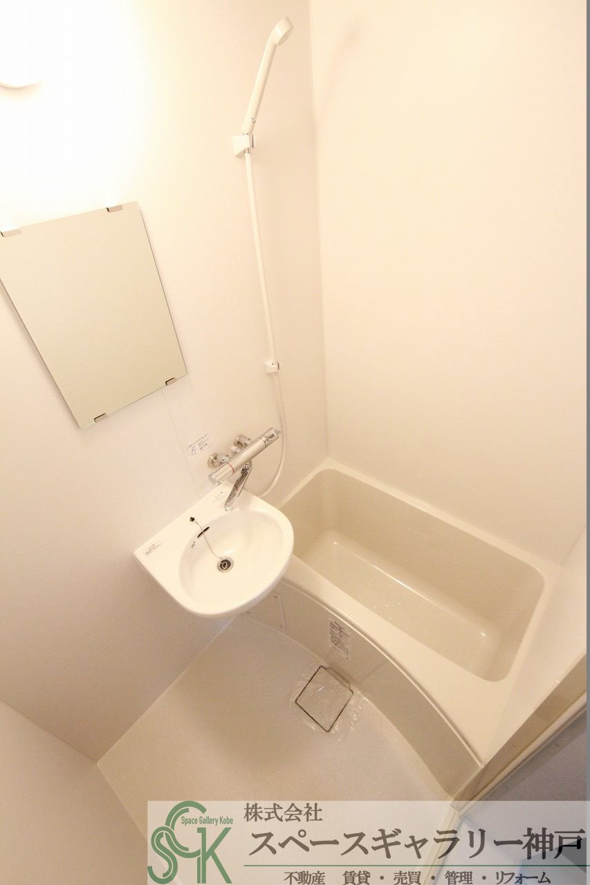 シャトールナの洗面所|※お部屋により仕様が異なる場合があります※