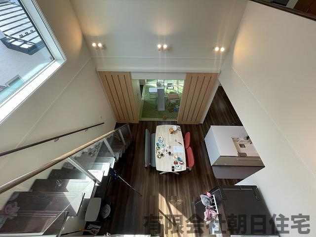 【居間・リビング】 | 安来市黒井田町中古戸建 | 明るいリビングです