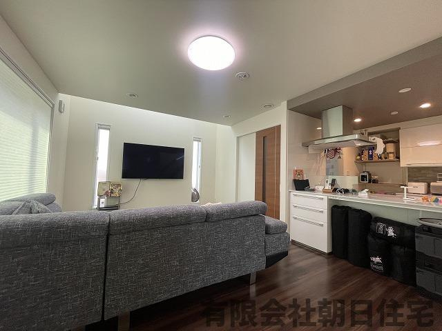 【居間・リビング】 | 安来市黒井田町中古戸建 | おしゃれな居間です