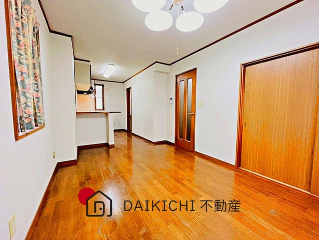 【居間・リビング】 | 桶川市大字坂田　中古戸建