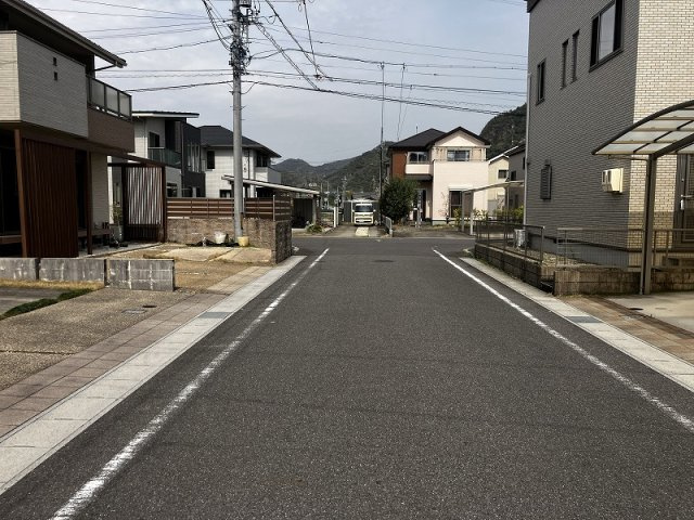 各務原市桜木町４丁目の前面道路含む現地写真