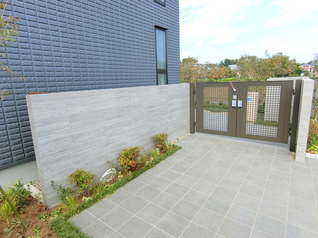 ＡＯＺＯ　ＨＡＵＳのエントランス