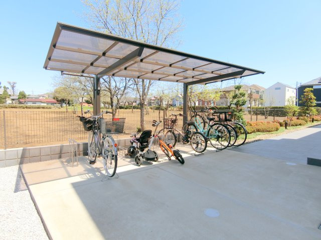 ＡＯＺＯ　ＨＡＵＳのその他共用部分|屋根付駐輪場