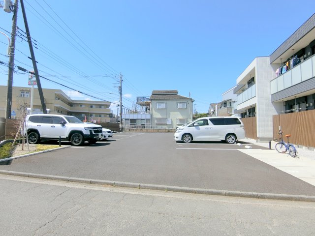 ＡＯＺＯ　ＨＡＵＳの駐車場