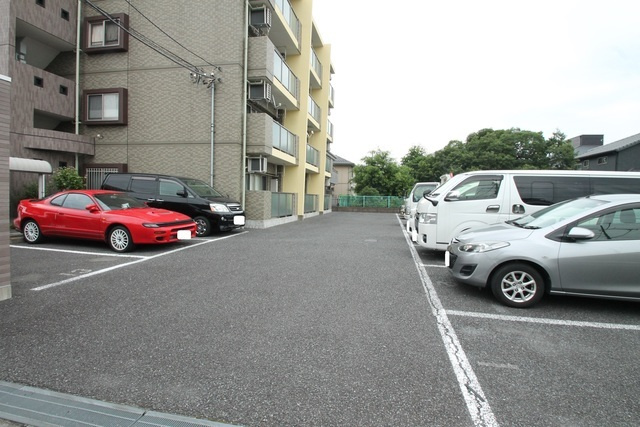 ポラリスの駐車場