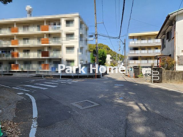 高知市薊野北町　売土地の前面道路含む現地写真