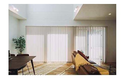 安芸郡府中町八幡１丁目の居間・リビング|吹抜けのある約１８帖のＬＤＫは開放的な空間☆