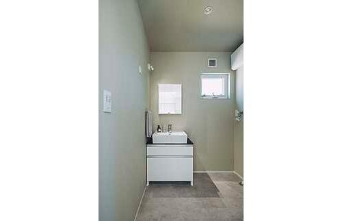 安芸郡府中町八幡１丁目の洗面所|吹抜けのある約１８帖のＬＤＫは開放的な空間☆