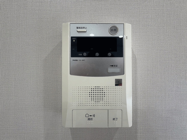 コープ野村ヒルズ川内　マンションの防犯設備|来客時に顔を見て確認することが出来るTVモニター付きインターホン♪お子様の留守番のさいも安心ですね♪