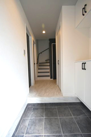 下井草4丁目・新築戸建の玄関