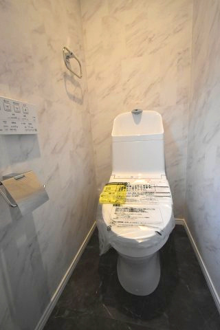 下井草4丁目・新築戸建のトイレ