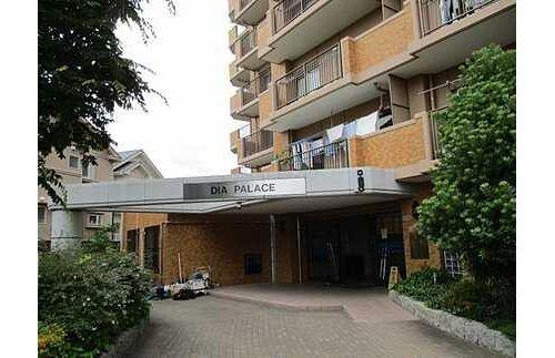 ダイアパレス皆賀　の玄関|小学校近くで子育てに嬉しい立地♪
ゆめタウン五日市すぐ近く！