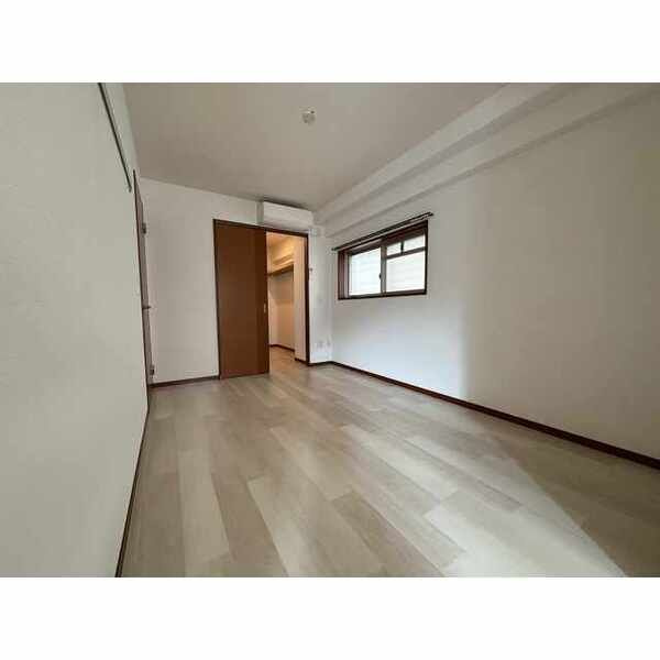 CASSIA江坂の洋室