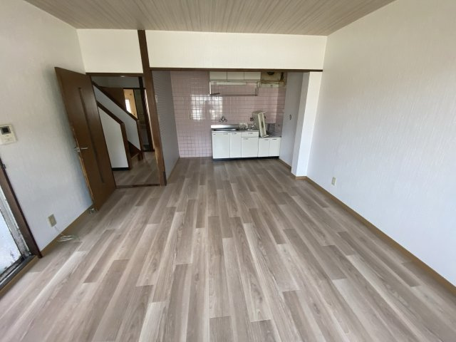 八丈グランドハイツ北棟の居間・リビング