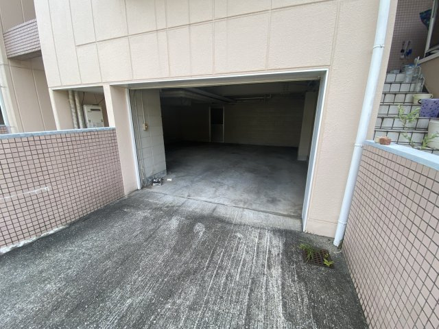 八丈グランドハイツ北棟の駐車場