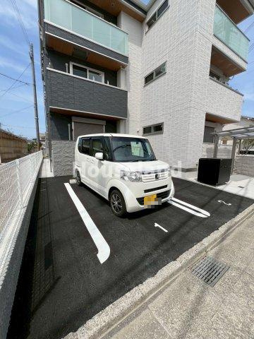 D-Luce 秋月（ﾃﾞｨｰﾙｰﾁｪ ｱｷﾂﾞｷ）の駐車場