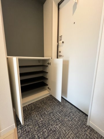 【玄関】アリュール霊屋下