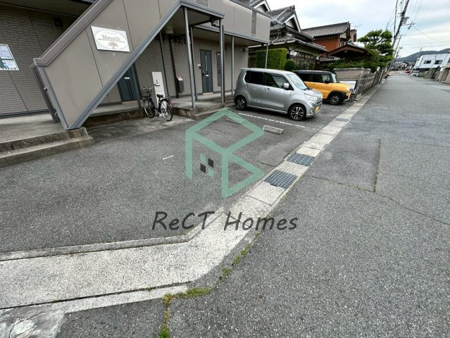 モナリエの駐車場