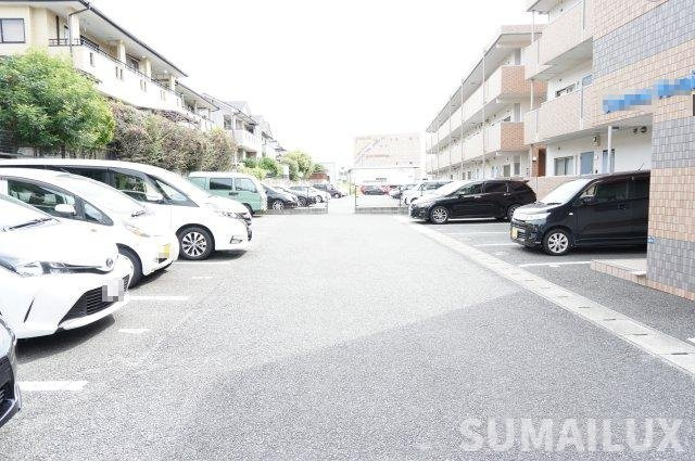 熊本市北区鶴羽田１丁目の賃貸マンションの駐車場