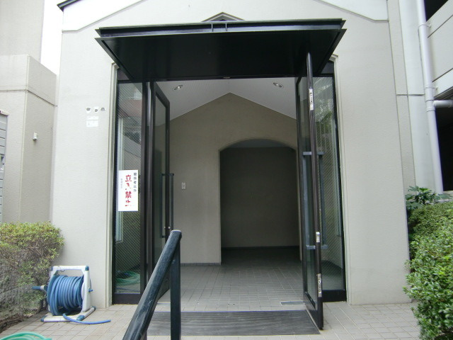 カンタル御影（旧レジデンス御影）のエントランス