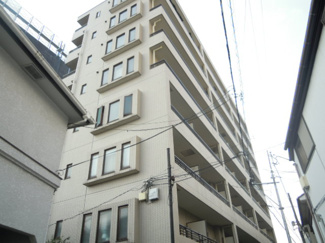 【外観】 | 鉄筋コンクリート造のがっちりとした建物。