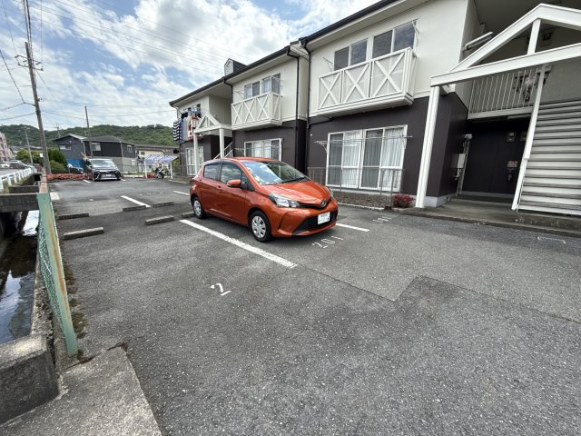 マザーグースAの駐車場