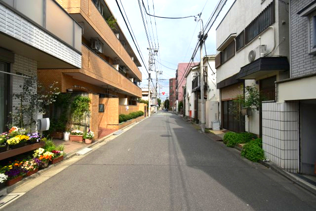 江古田4丁目・新築戸建の前面道路含む現地写真