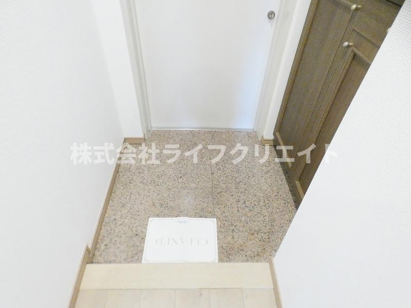 ライオンズガーデン高幡不動の玄関