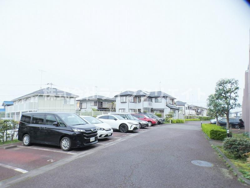ライオンズガーデン高幡不動の駐車場