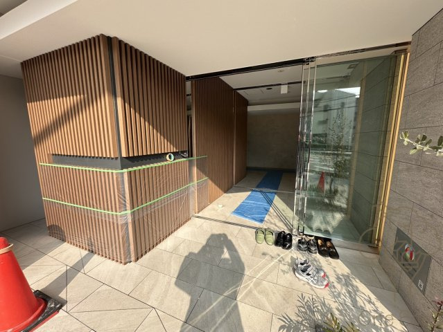 シーズンフラッツ梅田EASTのエントランス