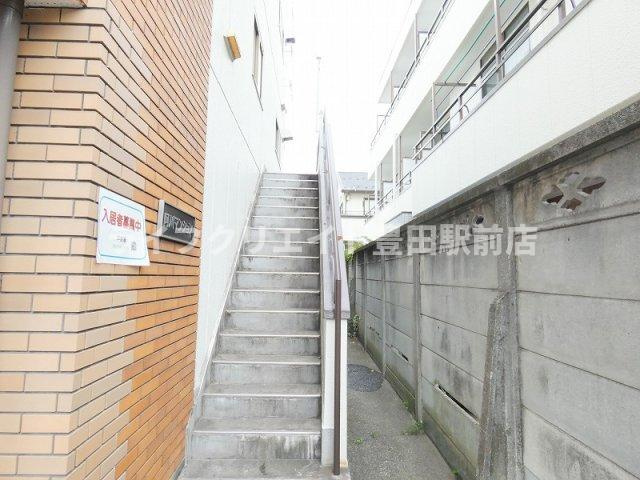 阿川マンションのエントランス