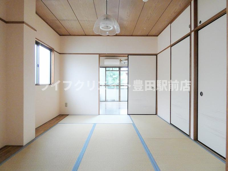 阿川マンションの居間・リビング