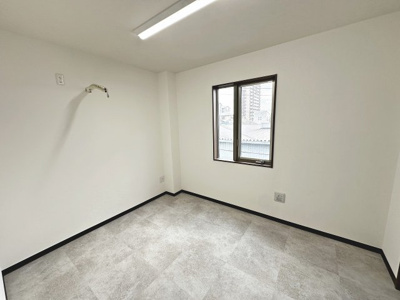 【洋室】 | 九間町西２丁　事務所・工場・倉庫 | セブンイレブンまで約189ｍ！ちょっとしたお買い物に便利ですね！