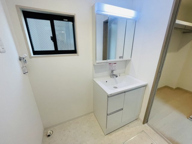 南庄所町　プランB　建築条件付き土地のその他|【施工例】
ミラーキャビネットの洗面化粧台でメイク用品や洗顔小物などもスッキリ収納できますね！