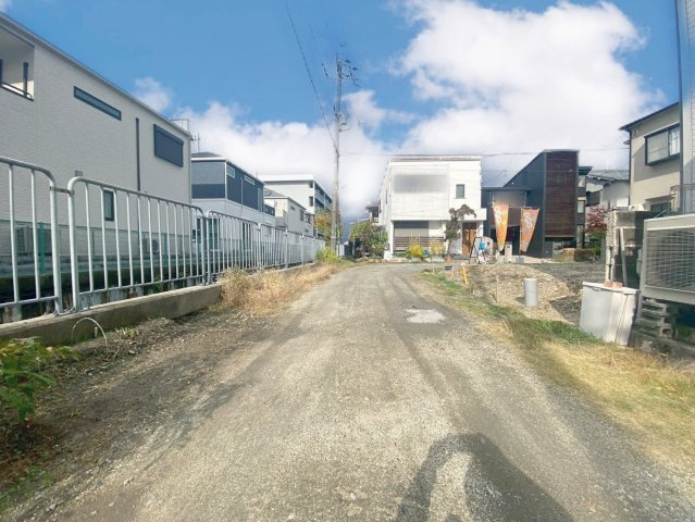 富田町５丁目　建築条件無土地の前面道路含む現地写真|「とりあえず実際のおうちを見てみたい！」・「希望条件にあったおうちと巡り会えない！」・「購入の意思はまだないが、色々話を 聞いてみたい！」などなどお気軽にお問い合わせ下さい♪