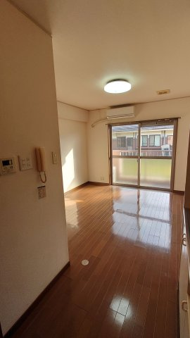 クローバーハイツの居間・リビング