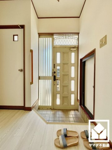 宇治市小倉町南浦の中古一戸建の玄関