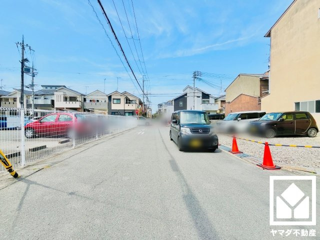 宇治市小倉町南浦の中古一戸建の前面道路含む現地写真