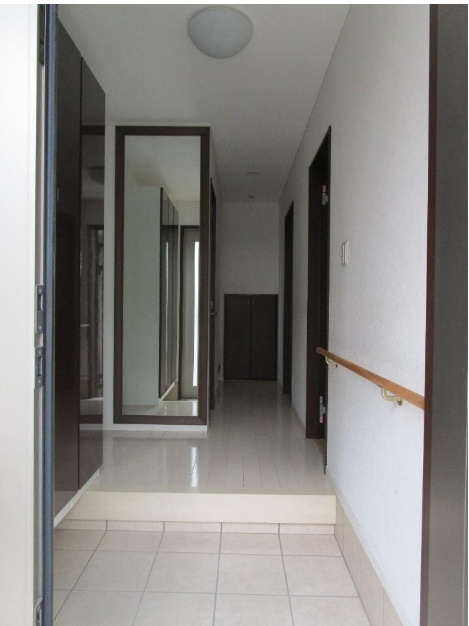 尼崎市西難波町　中古戸建の玄関