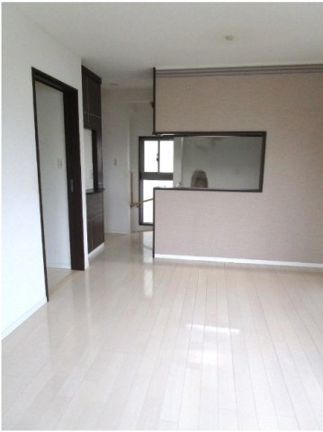 尼崎市西難波町　中古戸建の居間・リビング