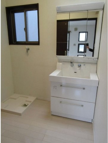 尼崎市西難波町　中古戸建の独立洗面台