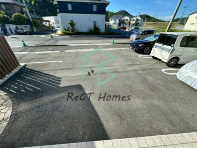 インペリアル町坪の駐車場