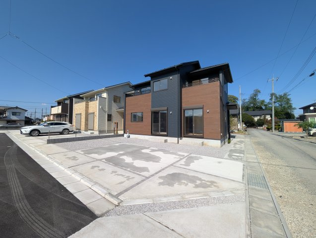 【前面道路含む現地写真】 | ブルーミングガーデン高崎市下佐野町ー③ | カースペースは並列2台駐車可能！