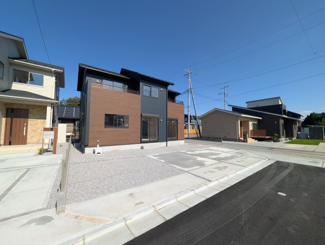 【前面道路含む現地写真】 | ブルーミングガーデン高崎市下佐野町ー③ | 南側協定道路に面した開放的な南東角地♪