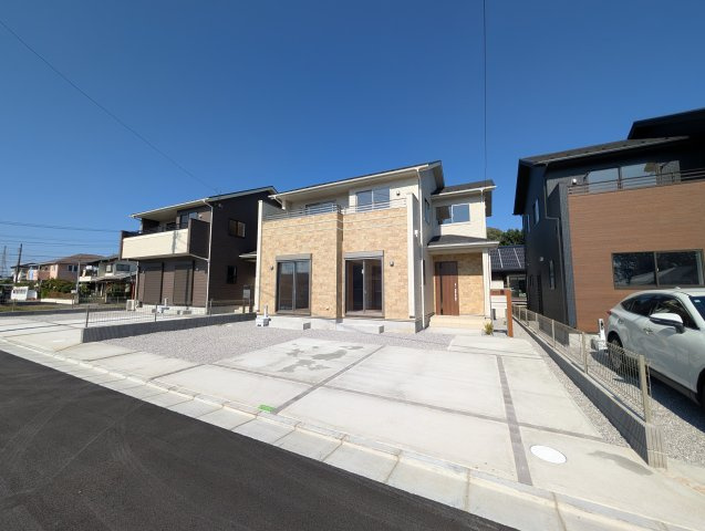 【前面道路含む現地写真】 | ブルーミングガーデン高崎市下佐野町ー② | カースペースは並列2台駐車可能！