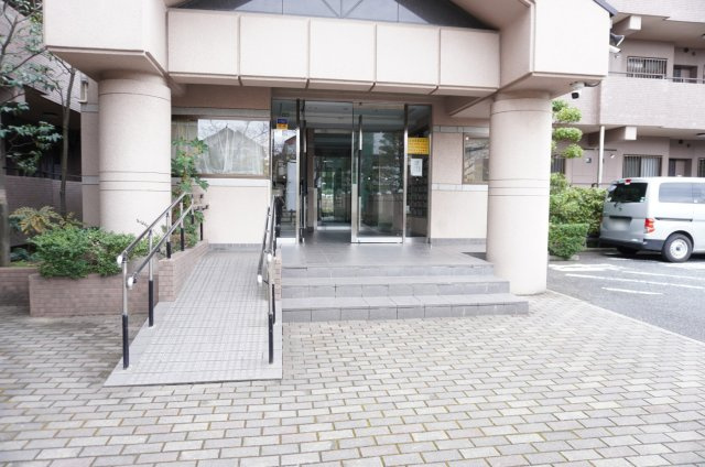 グリーンコーポ草加松原のエントランス