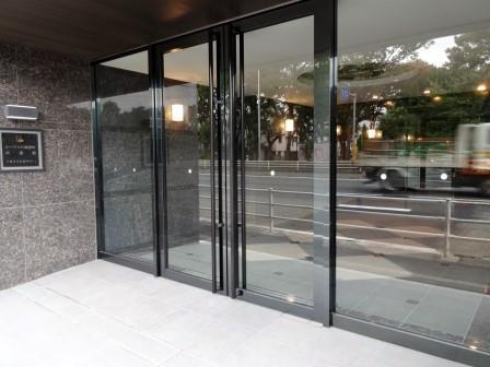 ルーブル川崎都町弐番館のエントランス